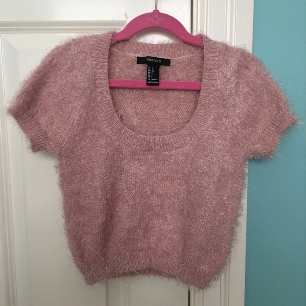 🔴SOLD🔴Forever 21 pink fuzzy crop top